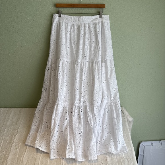 Lilly Pulitzer Dresses & Skirts - Lilly Pulitzer Windslow Resort White Sealife Eyelet Tiered Maxi Skirt 12 MSRP198